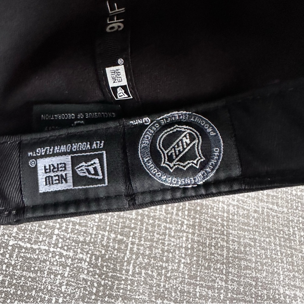 Chicago Blackhawks NFL Cap OS - Picture 10 of 13